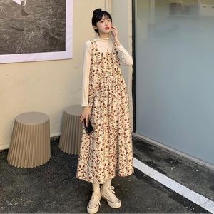 White rose sleeveless dress, suitable for autumn.